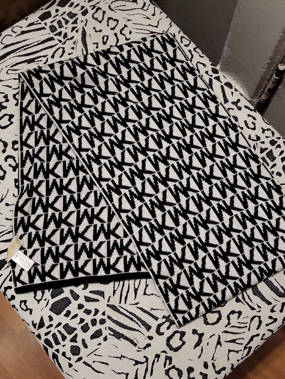MICHAEL Michael Kors Black and White Logo Knit Scarf
